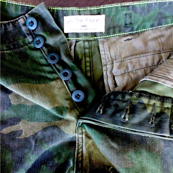 Free People Cargo Cut-offs in vibrant camp green. - Picture 4 of 5